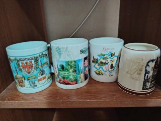 Tazze souvenir posti assortiti di diverse misure