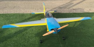 Avión RC Azul y Amarillo