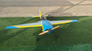 Avión RC Azul y Amarillo