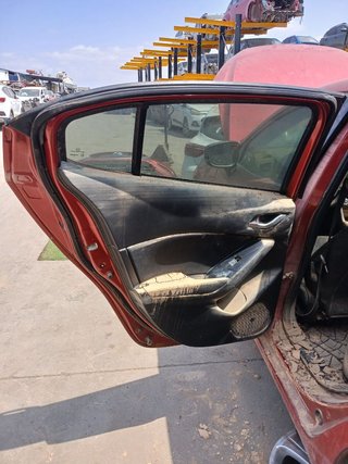 PUERTA TRASERA IZQUIERDA Mazda 3 Berlina / Sedán (BM/BN)(07.2013->)