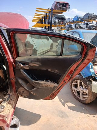 PUERTA TRASERA DERECHA Mazda 3 Berlina / Sedán (BM/BN)(07.2013->)