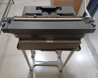 Máquina de escribir Olivetti Línea 98