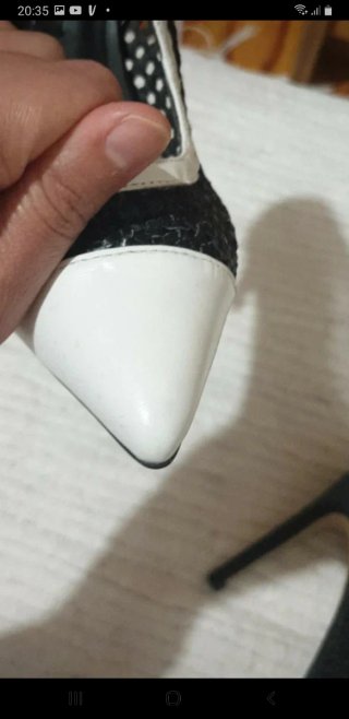 Zapatos de tacón Zara negros y blancos