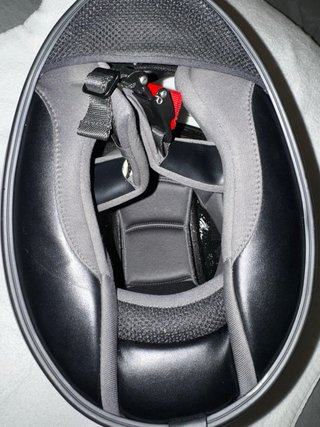 Casco de moto con diseño de escorpión