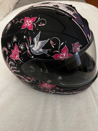 Casco de moto con diseño de escorpión