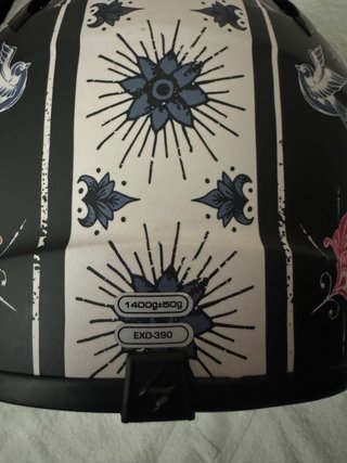 Casco de moto con diseño de escorpión