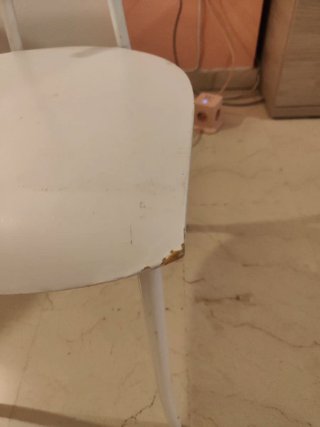 Silla blanca de diseño moderno