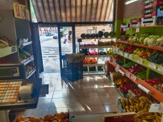 Traspaso excelente frutería en total funcionamient