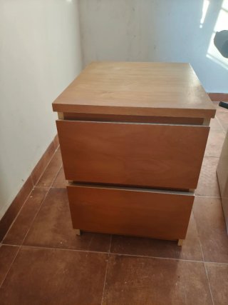 2 Mesitas de noche de madera sin usar apenas