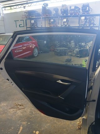 PUERTA TRASERA IZQUIERDA Hyundai i40 cw (VF)(2011->)