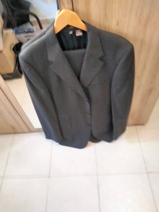 Traje de rayas negro