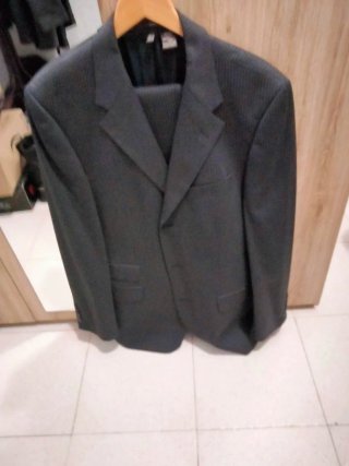 Traje de rayas negro