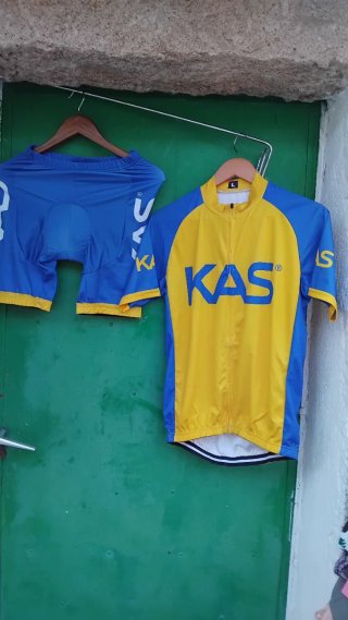 Maillot y culotte KAS ciclismo