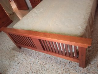 Dormitorio de matrimonio de madera