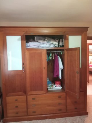 Dormitorio de matrimonio de madera