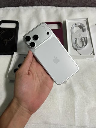 iPhone 17 Pro Max silver