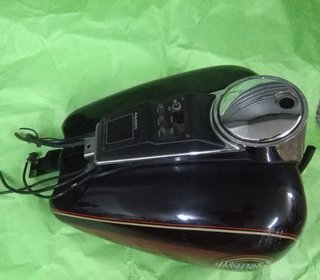 Depósito Harley Davidson con consola