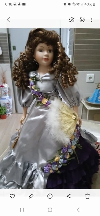Muñeca de Porcelana Vestido Gris