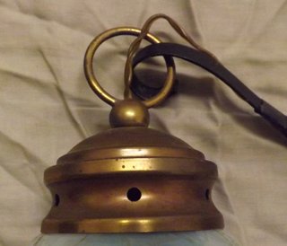 Lampada vintage vetro opalino ottone