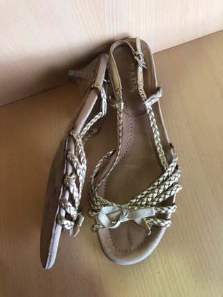 Sandalias Prada Tacón Beige Dorado Trenzadas