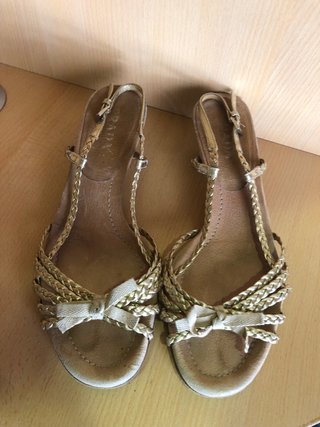 Sandalias Prada Tacón Beige Dorado Trenzadas