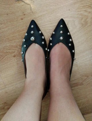 Zapatos negros con tachas