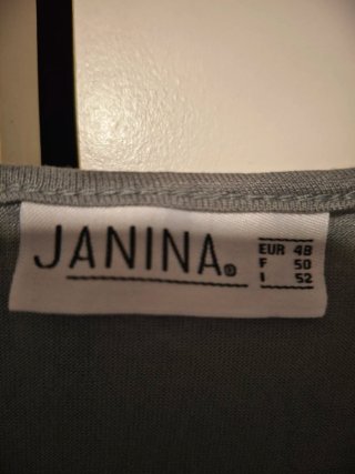 Camiseta gris con encaje