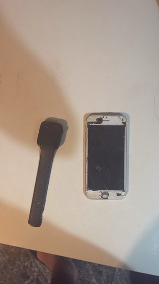 iPhone y Apple Watch para piezas