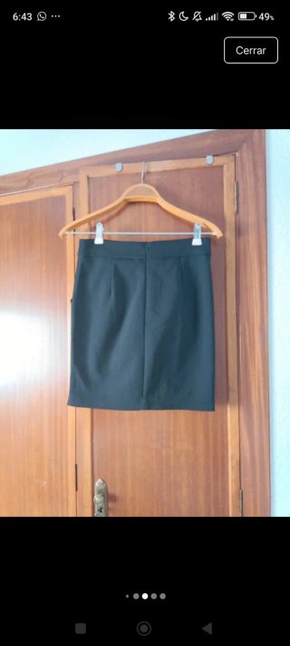 Falda negra con bolsillos