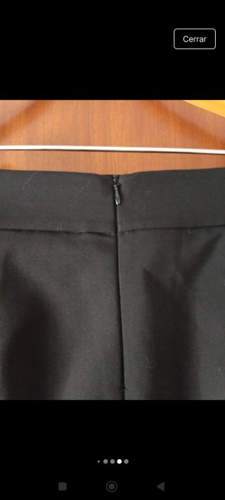 Falda negra con bolsillos