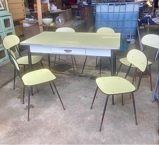 Tavolo e 4 sedie vintage formica gialla