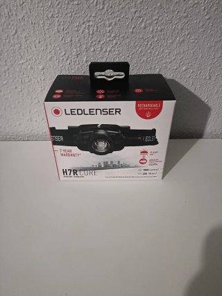 Linterna frontal LEDLENSER H7R CORE recargable
