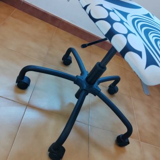 Silla de escritorio con diseño. PERFECTO ESTADO