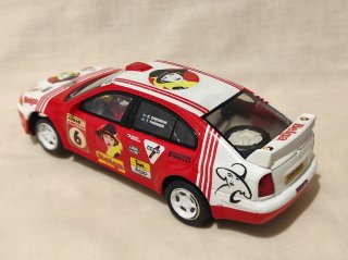 SKODA OCTAVIA SCALEXTRIC  "BELGA" CON CHASIS 3D.