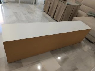 Mueble bajo TV madera y blanco