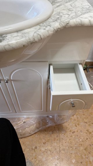 Mueble de baño con lavabo de mármol