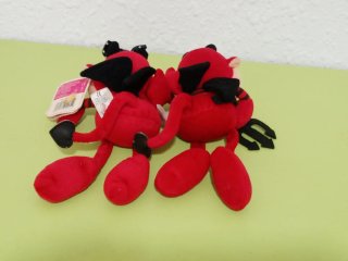Pareja de peluches demonio