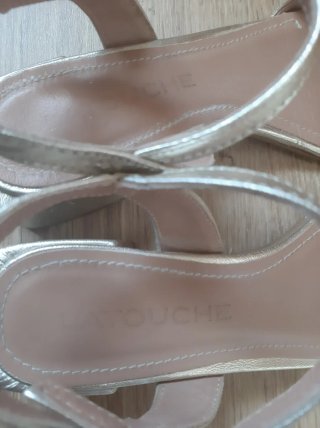 Sandalias doradas Latouche