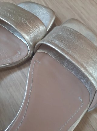 Sandalias doradas Latouche