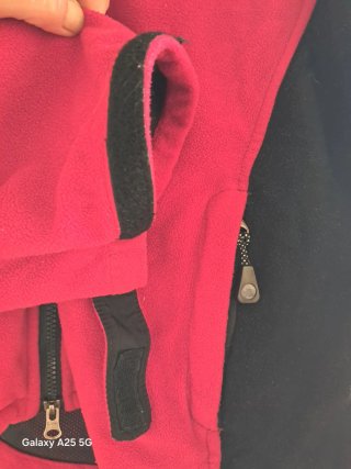 Chaqueta Polar The North Face Roja y Negra