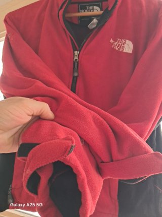 Chaqueta Polar The North Face Roja y Negra