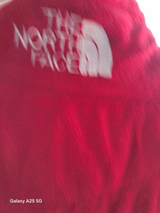 Chaqueta Polar The North Face Roja y Negra