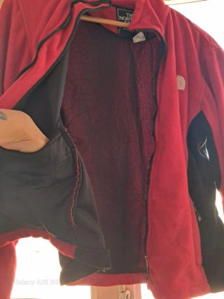 Chaqueta Polar The North Face Roja y Negra