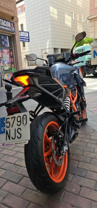 KTM Duke 390 - 2.800 km Modelo 2025/2026
