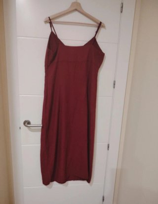 Vestido burdeos de tirantes
