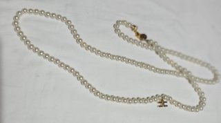Collana E.F. perle bianche con ciondolo oro
