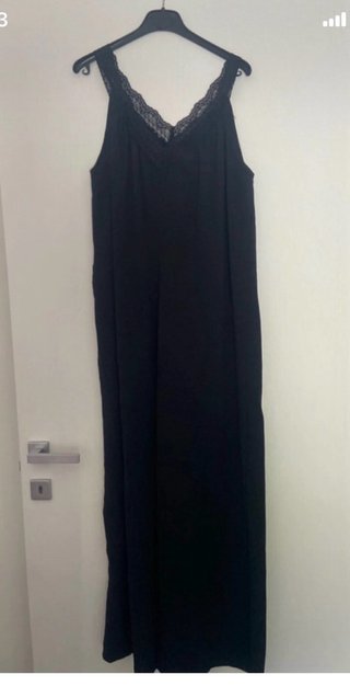 Tuta nera lunga con pizzo
