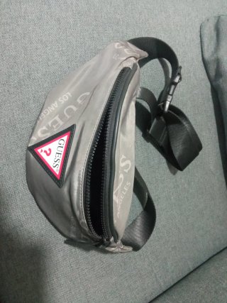 Riñonera Guess Negra y Gris