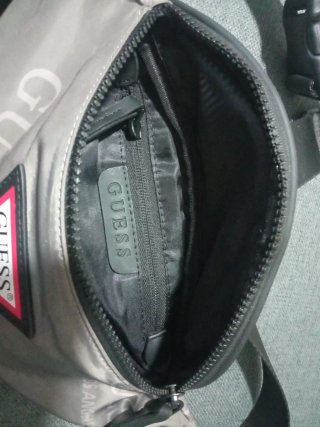 Riñonera Guess Negra y Gris