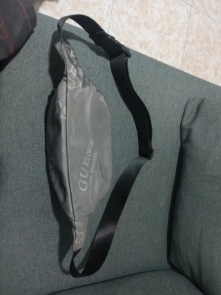 Riñonera Guess Negra y Gris